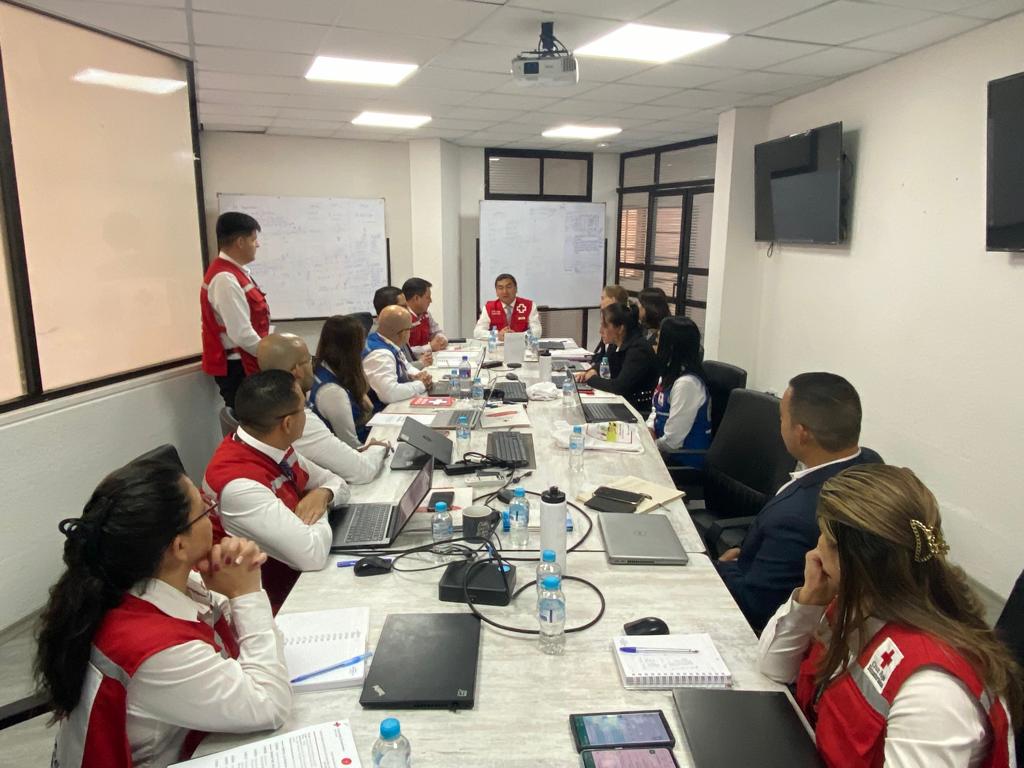 cruzrojaecuador's tweet photo. Se llevó a cabo la primera reunión🤝 del "Proyecto Atención y Protección al Personal de Salud” entre @cruzrojaecuador , @cruzrojacol y  #CruzRojaNoruega. El objetivo fue establecer una comprensión común del proyecto, su contexto y los desafíos que enfrenta el personal de salud. https://t.co/RQVFxfhDKR