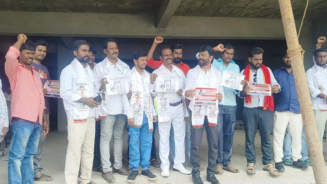 MANIKANTA_GTL's tweet photo. ఒక్కరోజు సంపాదన
#OneDaySalaryForJanasena
నా బాధ్యతను నిర్వర్తించాను... మరి మీరు?
నిస్వార్థ నాయకుడు ఎప్పుడు అత్యున్నత స్థాయిలో ఉండాలని.
నా ఒక్క రోజు సంపాదన అన్నయ్యకు అండగా. నా వంతు బాధ్యతగా.
మన పార్టీ- మన బాధ్యత
#JSPSocialActivities @JanaSenaParty🚩
#HBDJanaSenaniPawanKalyan https://t.co/Hat9dJki78