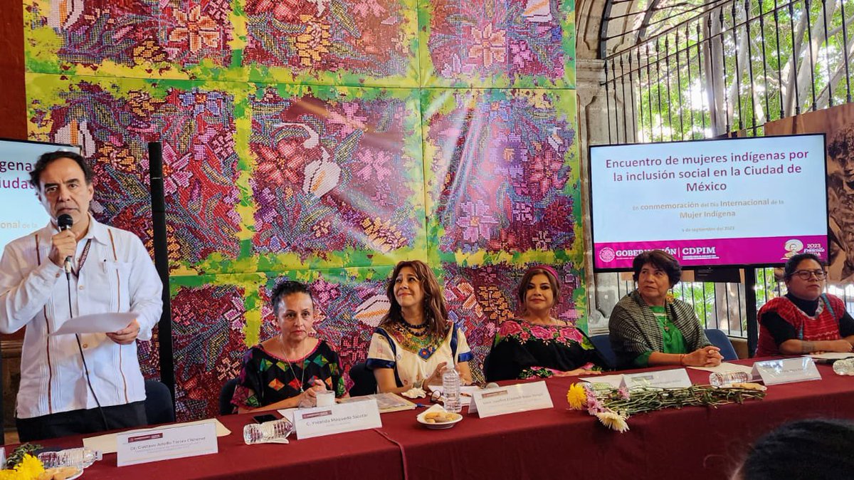 En nombre del DG @INPImx Lic. Adelfo Regino @DEELAYUUK participé en “Encuentro de Mujeres Indigenas” #DiaInternacionalDeLaMujerIndigena organizado con @SEGOB_mx en #MuseodeArteIndígena. La alcaldesa @ClaraBrugadaM abogó por una reforma sobre los derechos de los pueblos indígenas