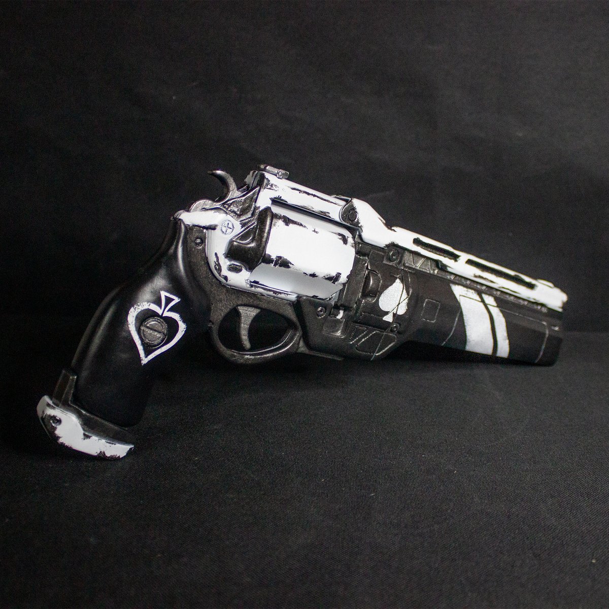 jerverant's tweet photo. "I'm coming home... Ace" Finished this 3d printed #AceOfSpades !! I really love how it turned out T.T (even tho I don't use hand cannons in game lol) #Destiny #Cayde6 #Destiny2Cosplay #Destiny2Prop #3DPrinting #AOTW #ArtOfTheWeek #Exotic #SeasonOfTheWitch @Bungie  @DestinyTheGame https://t.co/MpVW3u2e9Y
