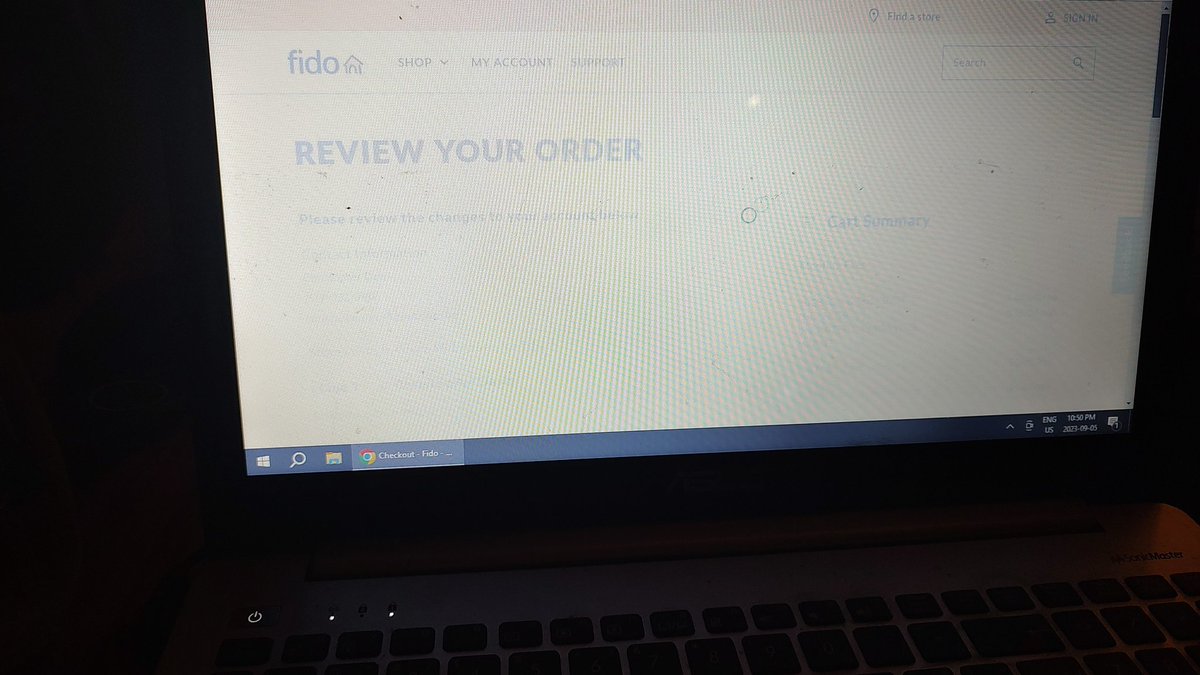 CDavis2448's tweet photo. @Fidomobile when new customers try and switch to your company via the online application, having the freeze on the payment page isn't exactly ideal. Guess I get to spend $60 more and do it in store?? https://t.co/a1Btsn38kC