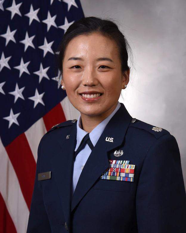 Appraiser008's tweet photo. 战场上遇到华裔士兵要不要手下留情？（图一已被美军虐待自杀） https://t.co/T34bn27Ixq