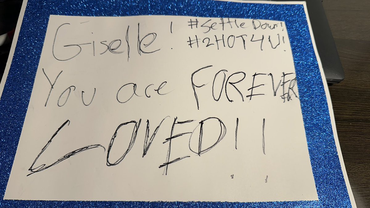 ReflectingSoul's tweet image. GISELLE SAW MY SIGN AND GAVE ME A HEART 😭😭 I WAS PANICKING SO I MESSED UP MY PHONE RECORDING FOR THE FIRST PART AND SECOND PART GOT INTERUPTTED BY A PLUSHIE BUT IM SOOO HAPPY

GISELLE YOU ARE FOREVER LOVED!!

#aespa_SYNK_HYPERLINEinNY