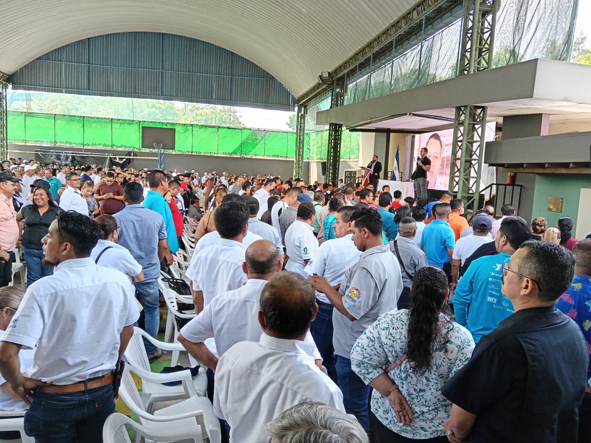 Muchos líderes sindicales son un ejemplo, por su empatía, convicción, capacidades de sacar adelante a su organización. El movimiento sindical debe ser saneado y no solo representantes qué ladren a sus opositores. 

Juntos somos más fuertes 💪🏽