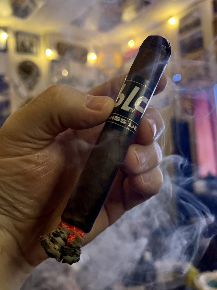 Good evening FAM! #nowsmoking @dissidentcigars finally home just lit 🔥 up a #Dissident bLoC with #coffee ☕️ @BLTC_Cigars #BLTC produced at #OvejaNegra #Nicaragua 🌿 #cigarsmoke #smokesignals #cigar #cigars #bLoC #Revolt #Home #SoapBox