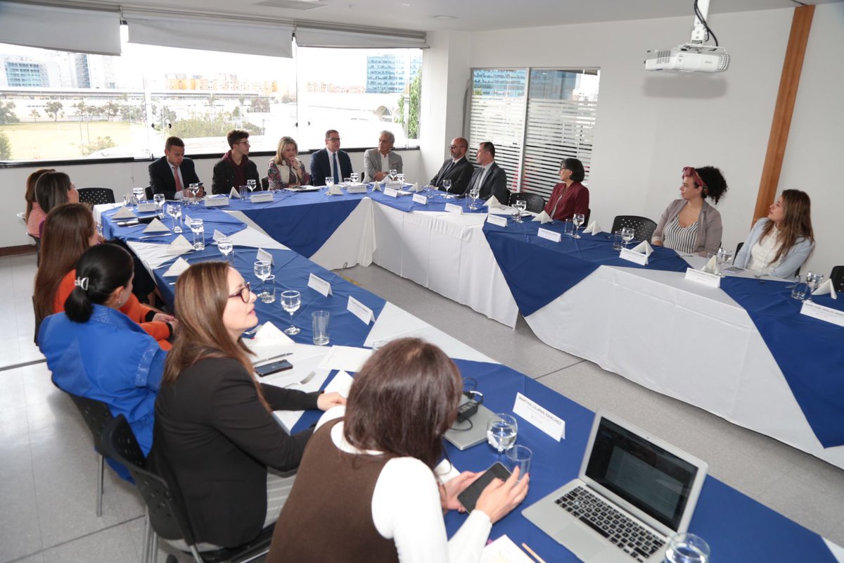 EdnaBonillaSeba's tweet photo. ¡Gran encuentro con algunas de nuestras universidades aliadas de #RetoALaU iniciativa ganadora de la categoría Mejores Prácticas en Educación Continua en los Premios @RECLAorg!: @unisalle, @U_ElBosque, @UExternado, @UNALOficial, @Uniandes, @santotocolombia, @UANTONIONARINO https://t.co/ExyIvSGzh1
