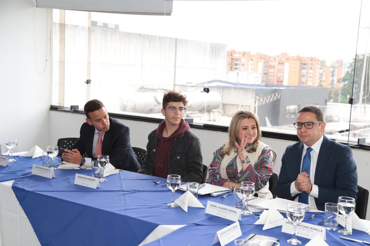 EdnaBonillaSeba's tweet photo. Con Premio @RECLAorg para #RetoALaU, nuestra @Bogota se posiciona en cierre de brechas, innovación, pertinencia y valor agregado para los jóvenes en Educación Superior, sobre iniciativas de México, Ecuador, El Salvador, Perú.
Nuestra ciudad sigue siendo referente para la región https://t.co/gFOW5XUHRQ