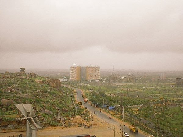 ApnaSecbad's tweet image. For this forward yesterday.

Circa 1999.

The building next to Cyber Towers was Wipro campus (now Broadridge).

What a massive transformation in the skyscape.