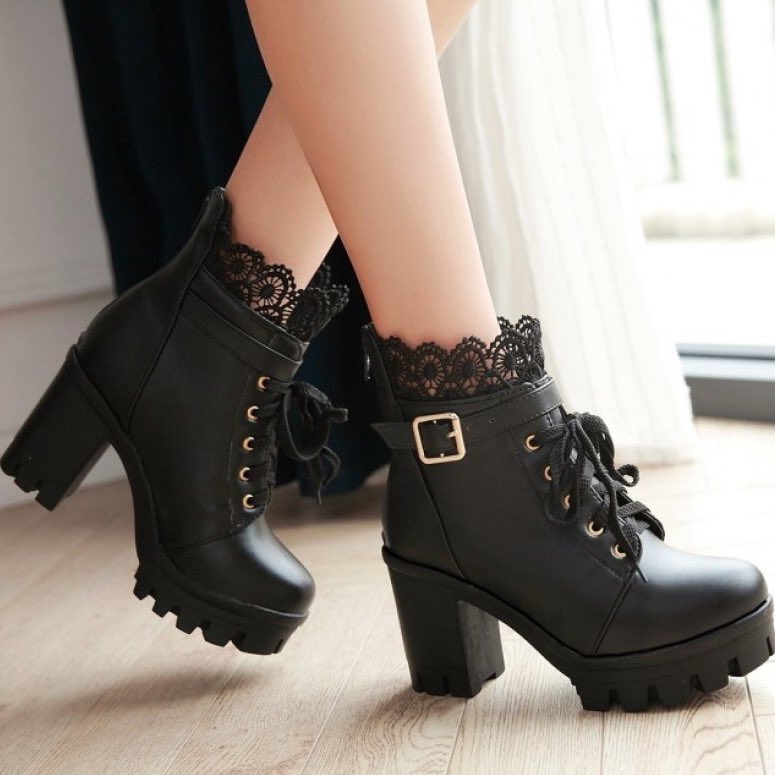 eikahyf's tweet photo. Omg boots with lace?! Imma get one for me later for sure ^^ https://t.co/lgqSF1FYUV