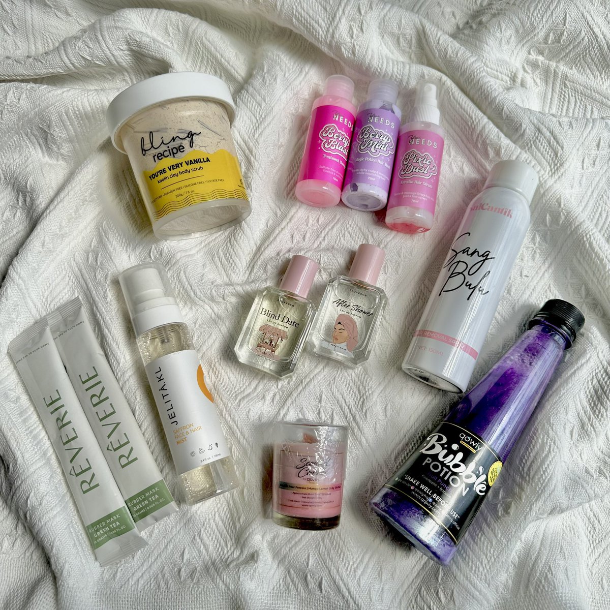 aqlznl's tweet photo. Nak pergi holiday starter pack✨ https://t.co/DoJFl2Cbj4