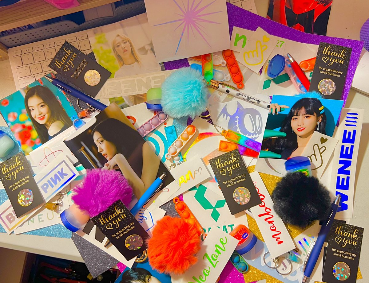 kbopdecals's tweet photo. Who doesn’t love a surprise while unboxing our kpop goods! We’ve added MYSTERY BUNDLES to our shop, 4 different sizes and add ons! Your choice between BGs, GGs, or a mix! Check them out in our shop! https://t.co/otqDNDCbw2 https://t.co/mK5EVEKQtY