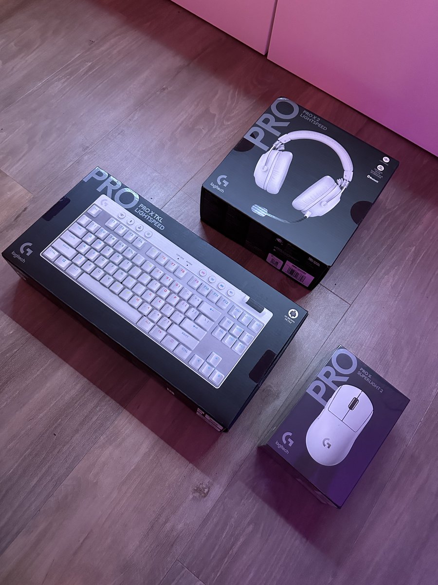 ShadyG's tweet photo. Oh what a day to be a gamer π«ΆπΎ
The good folks @LogitechG sent over some #PROSeries goodies
#PROXTKL β¨οΈ
#PROXSuperlight2 π±οΈ
#PROX2Headset π§
Going to try all these out tonight on Call of Duty and CS2 when I go live on twitch
See you there π«ΆπΎ #LogitechGPartner https://t.co/w4jb9c7Gmt