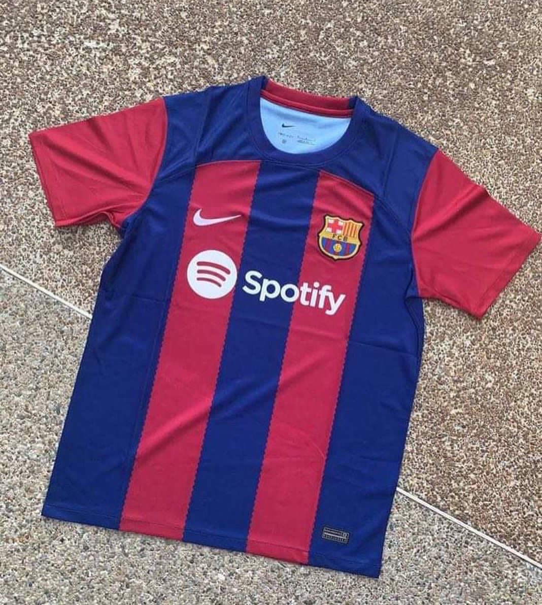 SEMANA VINOTINTO Y TE TRAEMOS UN SORTEO 🤩🇻🇪

Junto a @Camisetas_Vzla traemos un increíble sorteo para que ganes la camiseta de fútbol que más te guste ⚽️

🚨Requisitos :

-Seguir a @Camisetas_Vzla y <a href="/jpeseteiroDT/">Peseteiro</a> 

-Dar RT a este tweet

- Comentar qué camiseta te gustaría ganar