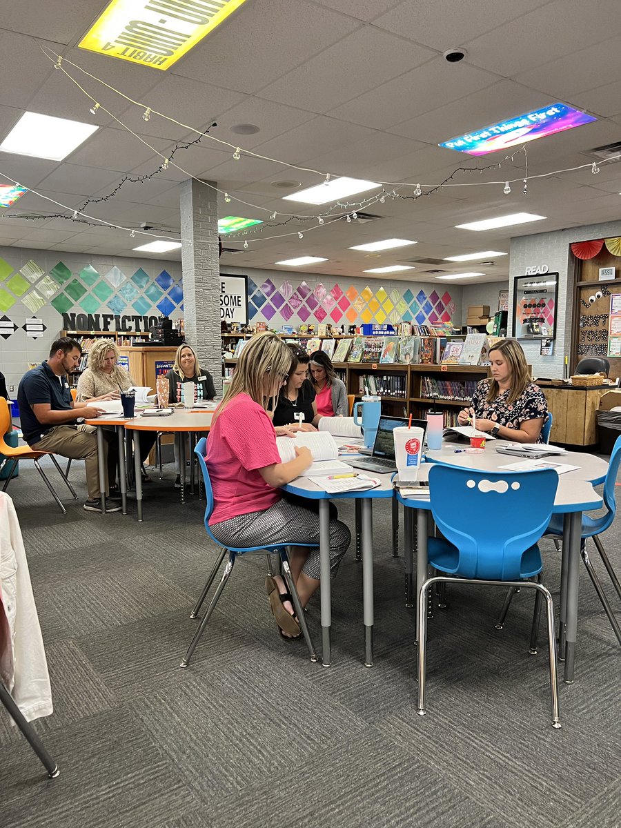bcampbell70's tweet photo. Powerful learning with @THBoogren this evening with many teachers from @MaplecrestLeban and colleagues from @GOCSDMO. Framework for Effective Teaching @MarzanoResource  
@LebanonR3 @MrsSchrage @TracyEvans9844 https://t.co/96xYLWwOkF