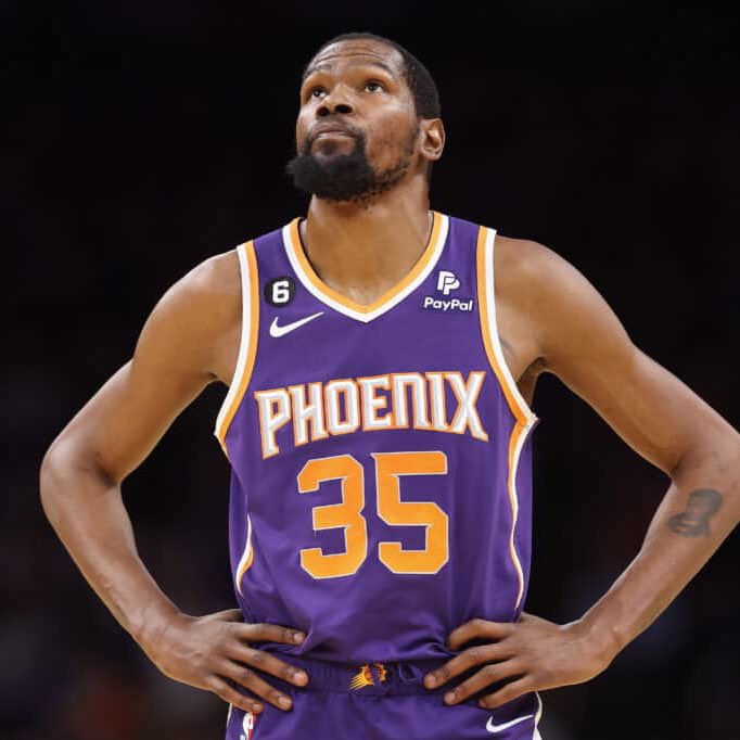 LegionHoops's tweet photo. Kevin Durant on LeBron’s greatness:

“He adapted his game and still has that youthful energy. Popping around everywhere, diving all over the floor. It’s inspiring to see. As a competitor, I’m like, ‘Man, f— that. I can do that s— too.”

(via The Etcs Podcast, @boardroom) https://t.co/8h8ylEsgpD