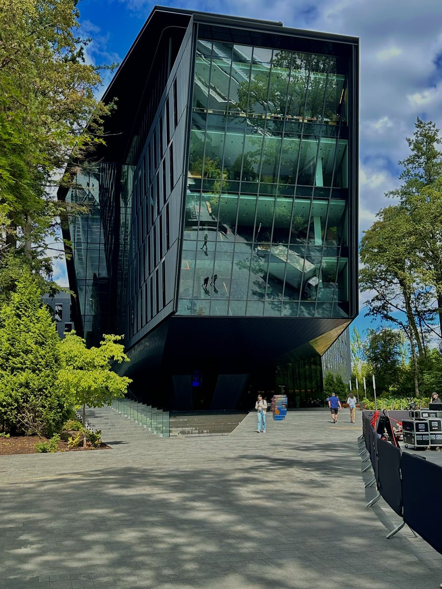 marcusicooper's tweet photo. It’s hard to describe what it’s like being on @Nike’s WHQ campus. All i can say is WOW https://t.co/iPpvH15jrh