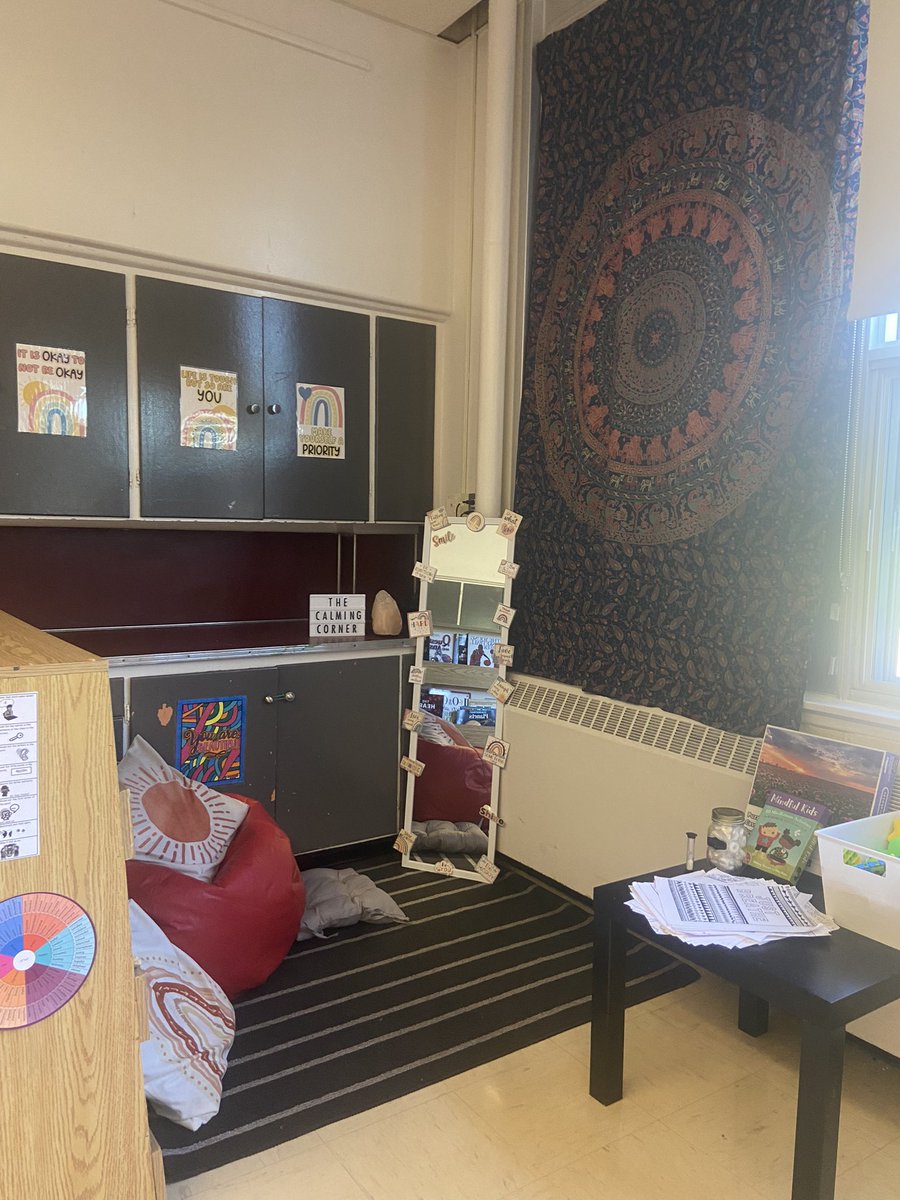 cjansseune's tweet photo. All set for tomorrow! Looking forward to meeting my new kiddos, and experiencing the school year with my new colleagues at @KnollwoodPark1. #throwkindnessaroundlikeconfetti #calmingcorner #grade5and6 https://t.co/kpYGmVj1En