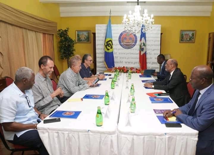 mediaoip's tweet photo. Le Premier ministre, Dr Ariel Henry, rencontre, actuellement, à la Résidence officielle, les éminentes personnalités mandatées par la #Caricom, dans la perspective de parvenir à un accord entre les différents acteurs politiques.
#OuanamintheInfoPlus https://t.co/CzAt8SADP9