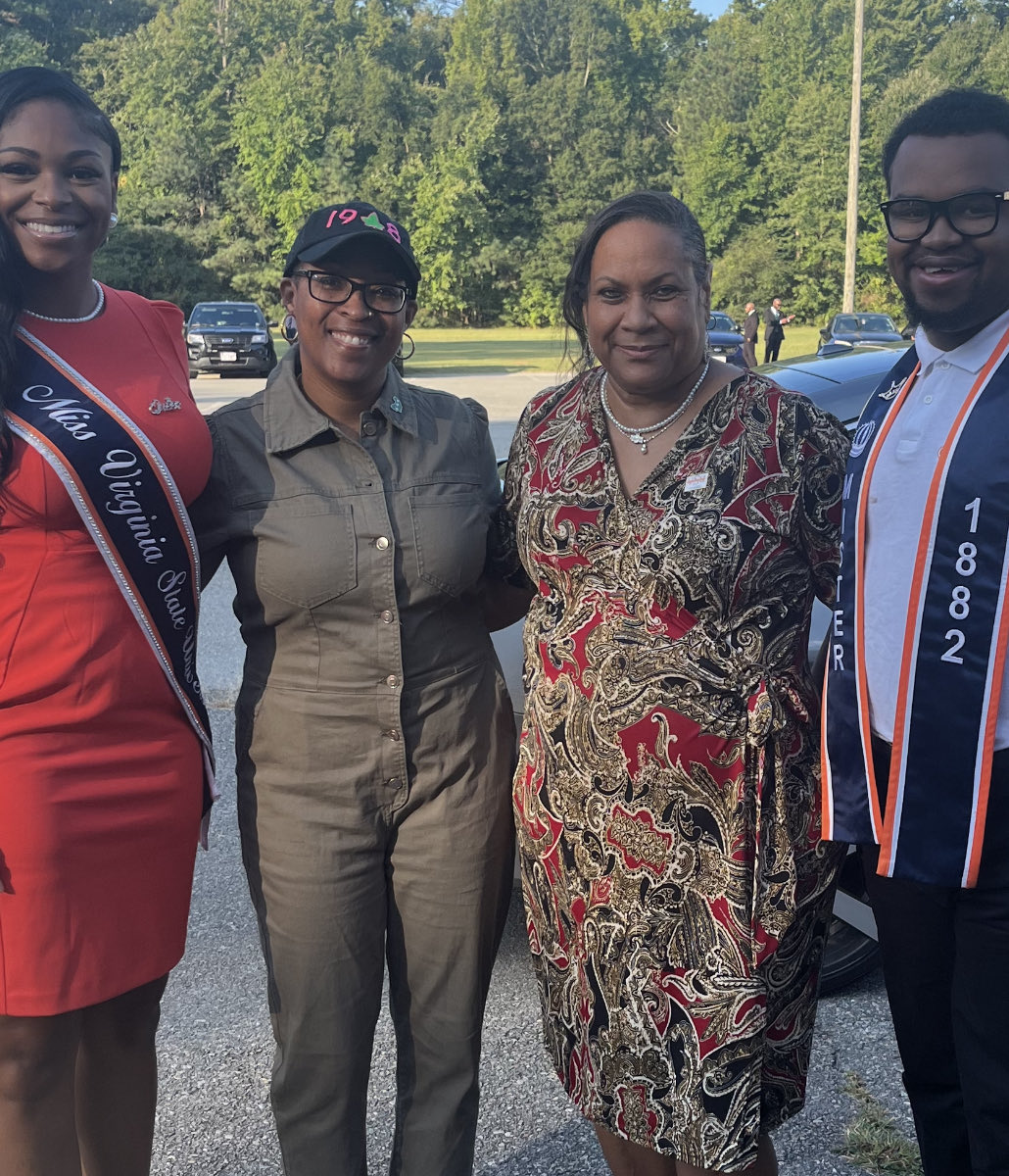 Welcome Back to School!   VSU First Lady Cobb-Abdullah joined members of the VSU Royal Court at Walnut Hill Elementary School.  Thanks for what you do in tne community and for students!  🙏🏽💕👍🏽💯