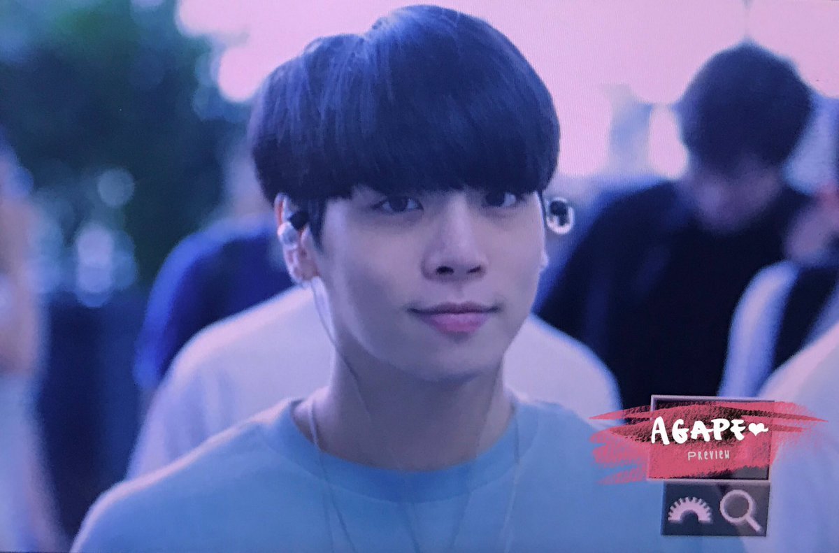 hourlyjonghyun's tweet photo. #Jonghyun #종현 @SHINee https://t.co/NSoR51andK