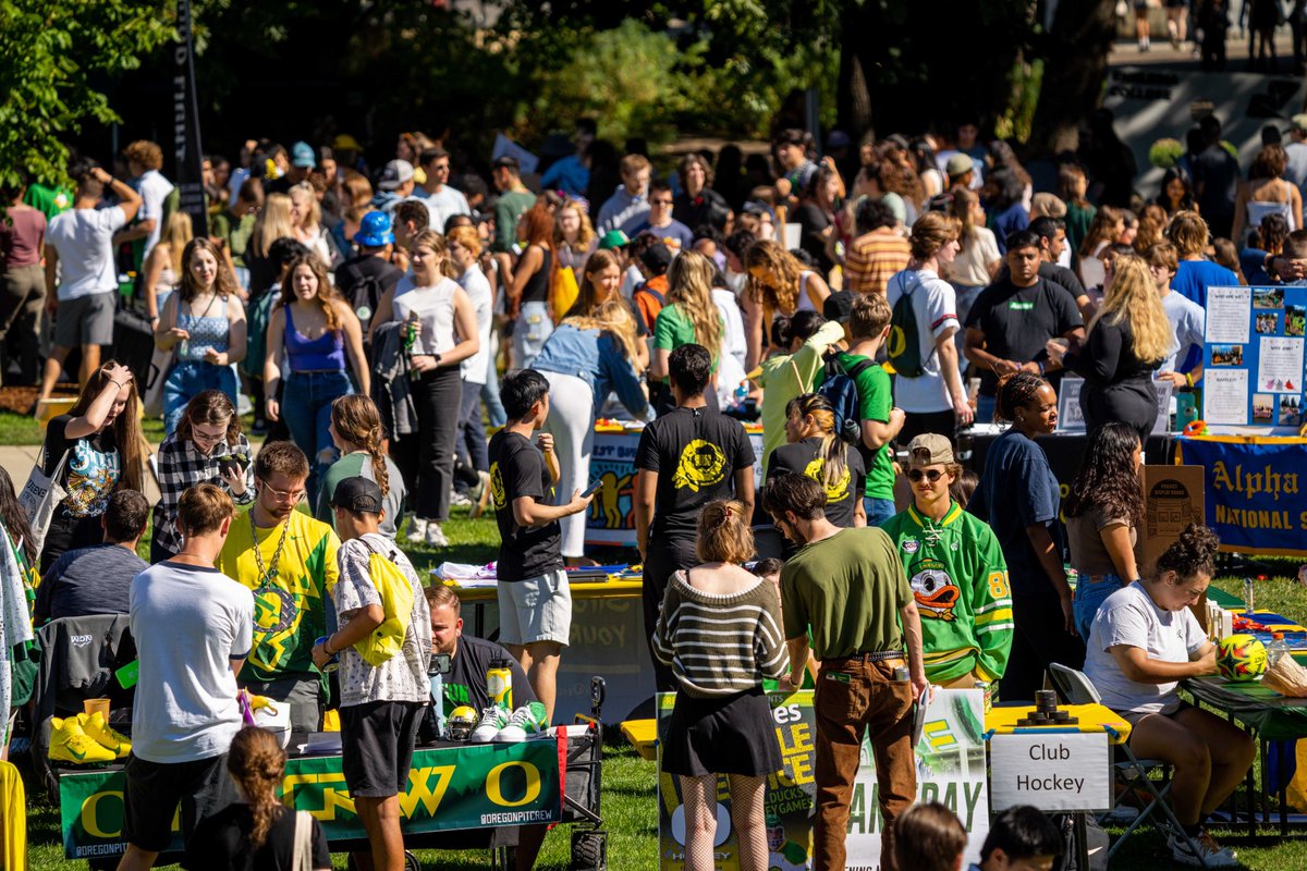 CallMeADuck's tweet photo. The Flock Party Activities Fair is one of the many Week of Welcome events. π¦ The Flock Party gives UO students the opportunity to learn about different ways to get involved on campus!Β #CallMeADuck #OregonBound
π Friday, September 22nd
π 8 PM - 9 PM
π Hayward Field https://t.co/uXAkXzygNP