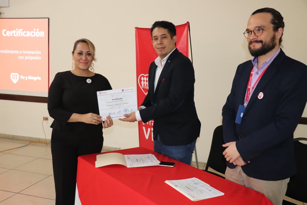 Fe y Alegría El Salvador tweet media