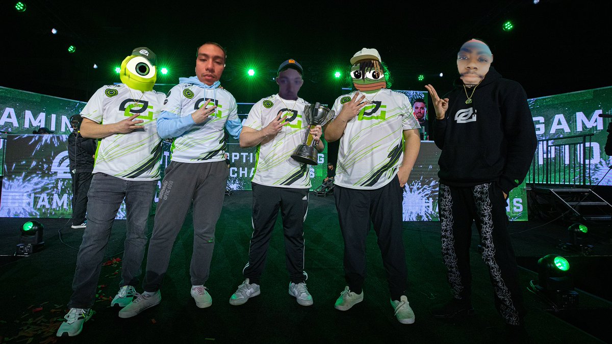 lolCIub's tweet photo. Introducing The Official lolClub Halo team. 

#lolUp🧌 #LetsRide https://t.co/ErnMr8Mg4Z