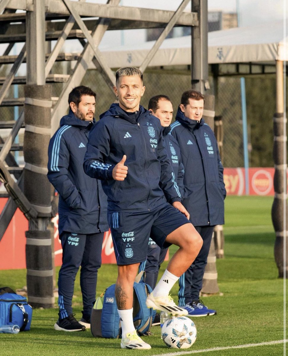 UtdDistrict's tweet image. Lisandro Martinez fit and in Argentina training 😁👍