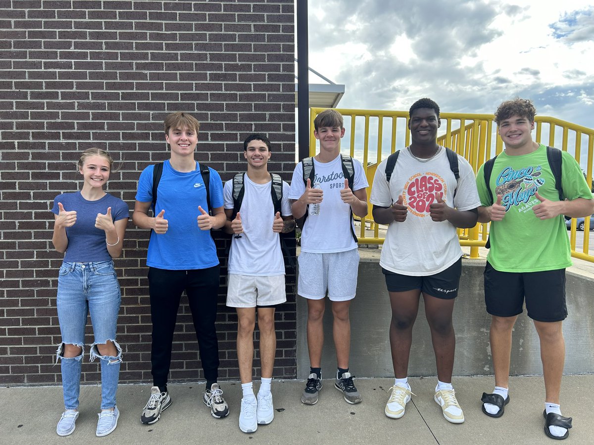 hchscolonelcrew's tweet photo. What’s Happening at HCHS you ask? We just started our #BeKind365 Post your smiling pics!!!!   @HCHSColonels @J_Renaissance https://t.co/aqogA8anUV