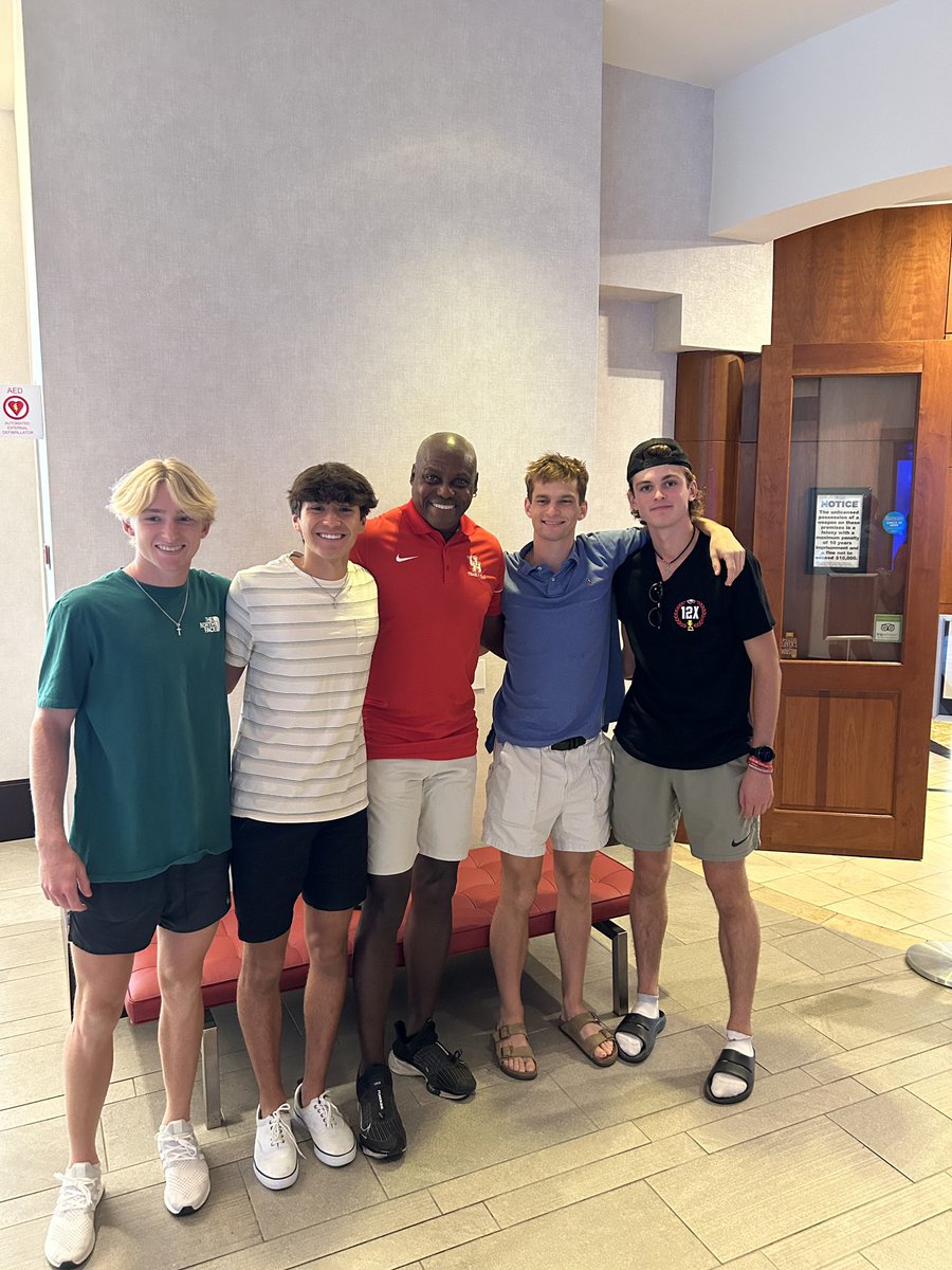 TylerWestrom's tweet image. Had a great visit down at the U of H this past weekend! Thank you Coach Gibson for an incredible visit! #GoCougs @ArgyleTf @scott_styron @UHCougarTF @WillMBlackburn