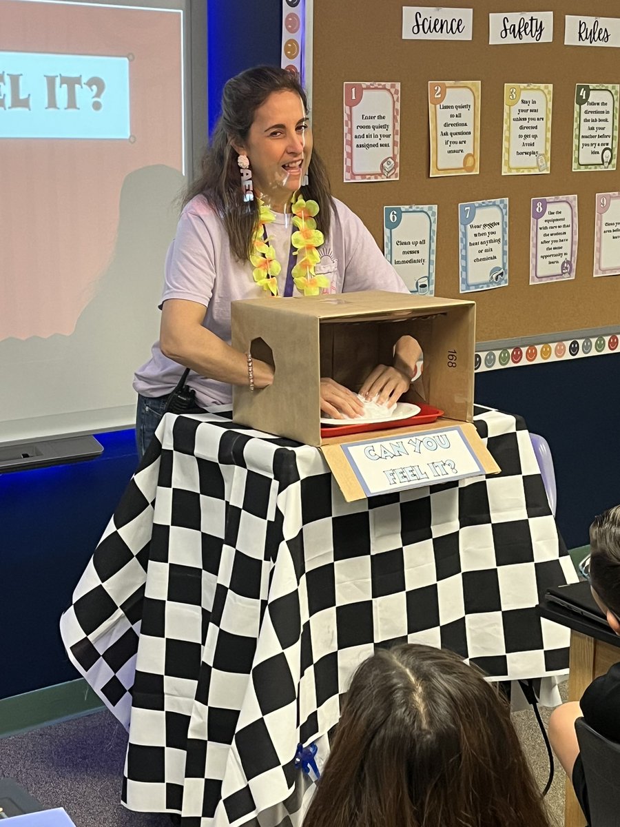 Classroom version of “Can you feel it?” to teach observable properties! We had some amazing guest participants! 👀👅👃👂✋