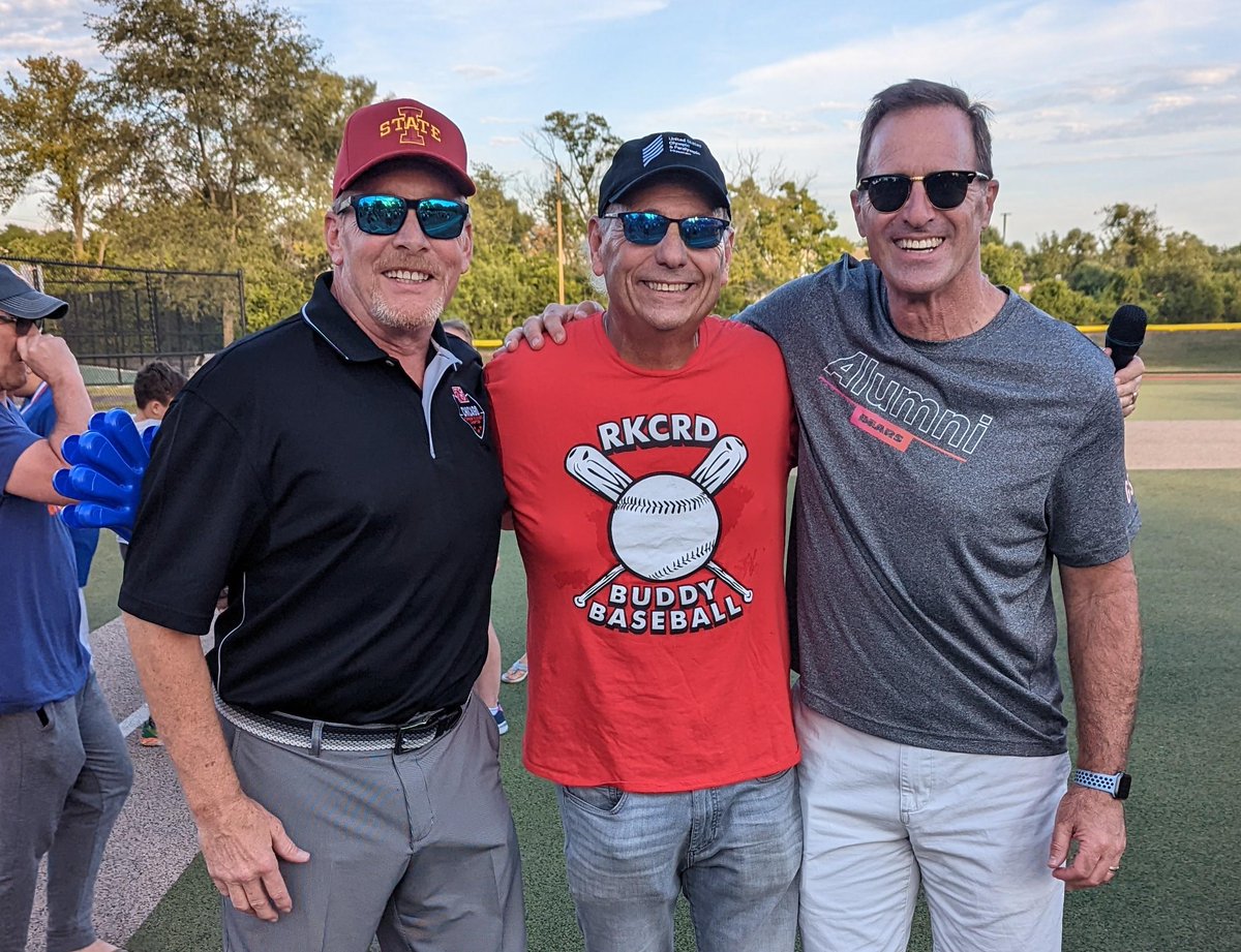 ChicagoRPFPC's tweet image. This past Saturday evening, Chapter member Brent Novoselsky and RPFPC Executive Director Tom Serpento participated in the "16th Annual Buddy Baseball All-Star Game" in Buffalo Grove in support of the 'Rick Kahen Commission for Residents With Disabilities'👏  #RPFPC #NFLPAChicago