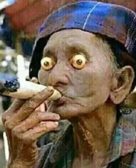__Laycon's tweet photo. @bod_republic No Buy Car Again Use The Money Smoke Colos Make Eye Red🚭 https://t.co/2vMXnyZofo