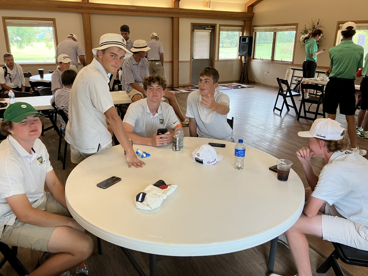 Cougars were back at it again today in the CRANDIC. Reid came away with medalist honors after an even par 72 and Alton had an impressive chip-in for eagle. Back at it Thursday at Bunker Hill.