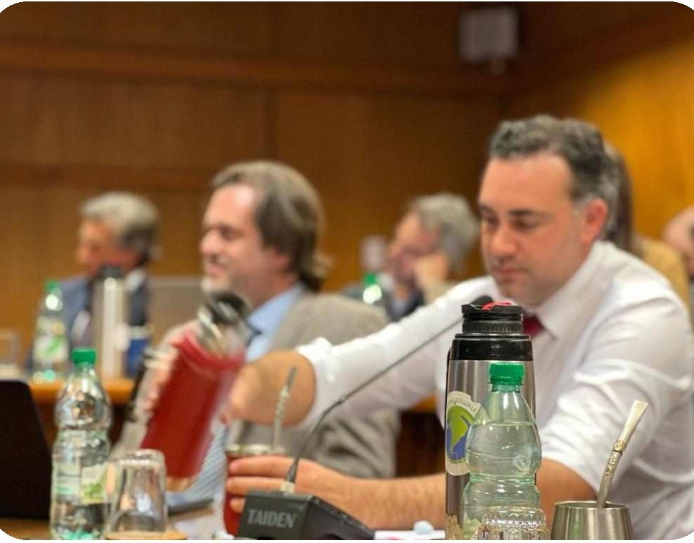 Hoy asistí a Comisión Hacienda y Pres Senado.  Tema Inba fue de los complejos. Claramente muchos Senadores OF, Diputados e Intendentes descreen en la herramienta. Los Directores Dep. sólo convocan a Inba Dep. El éxito o el Fracaso de Inba no es  de Mis Directores qué depende