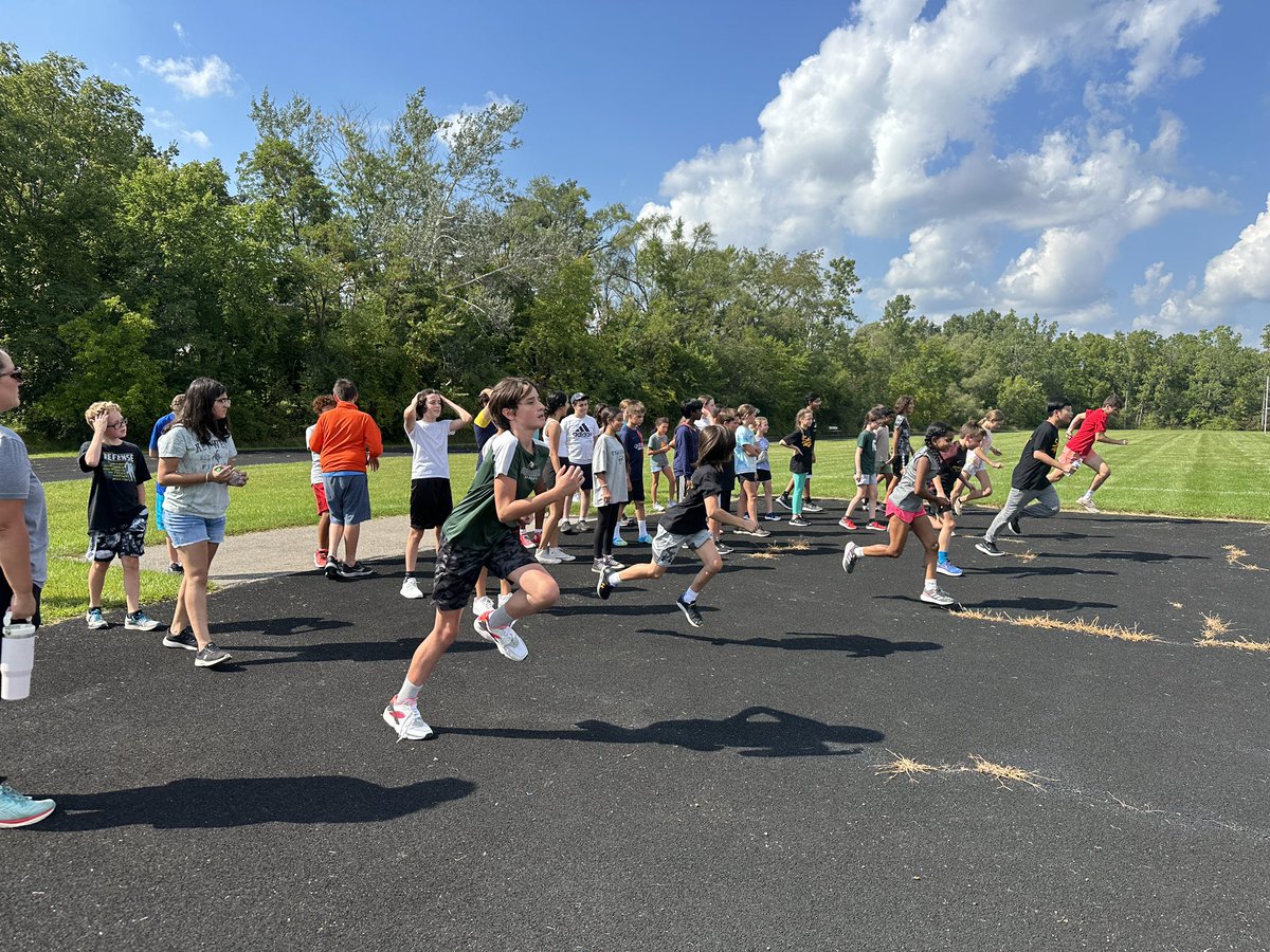 gcpsebastian's tweet photo. Great first practice for Smith’s intramural cross country team! We invite any Smith Knight to join us for our next practice Thursday after school! See coaches Glab, Lerdahl or Sebastian for permission slips! @SmithKnights @LiteracyLerdahl @MrsGlab #crosscountry #OneTroy https://t.co/khOvFXQu1O