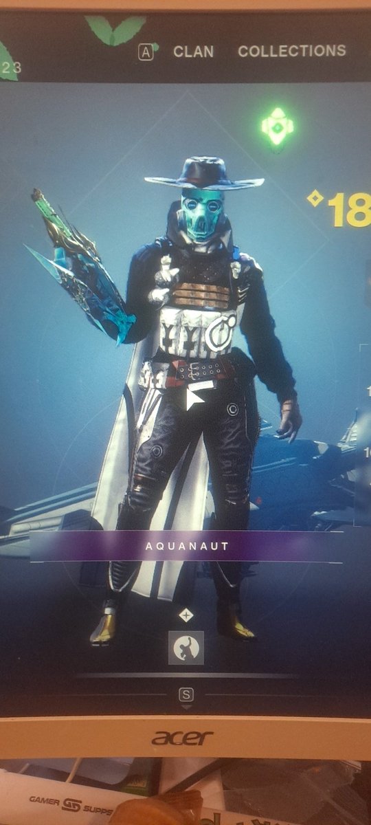 infamoustooth2's tweet photo. @uhmaayyze Infamoustooth2, hunter main. I like my knives. https://t.co/RTmaiZzCn1