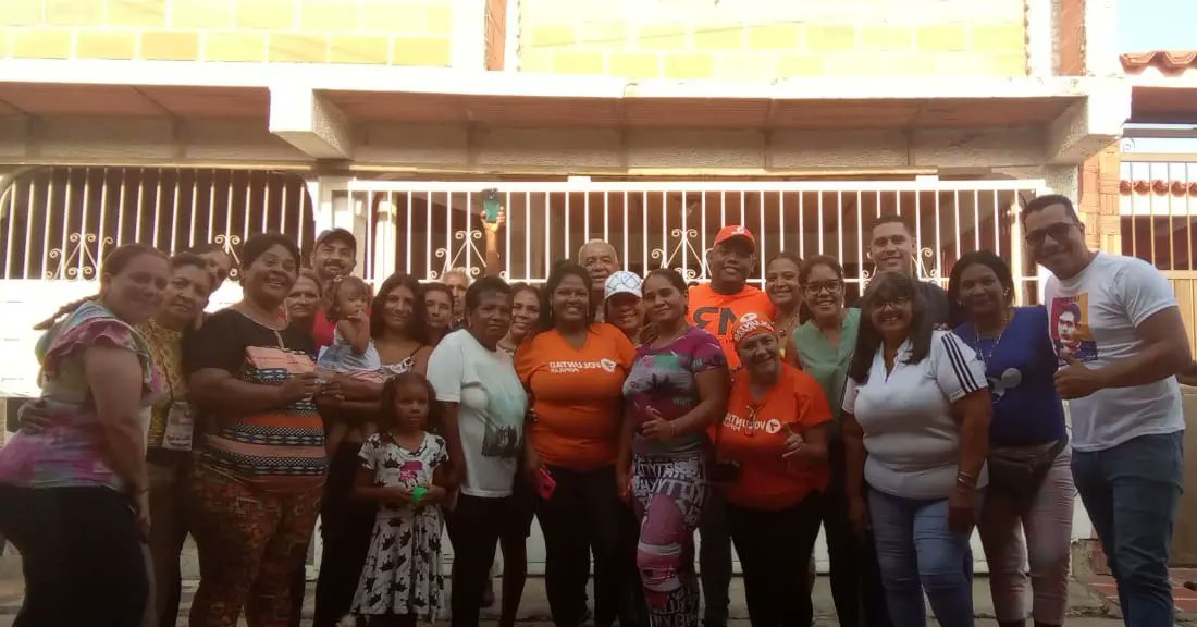 anthonyr_ve's tweet photo. La tarde de hoy estuvimos juramentando una red popular @RedesVP en cumboto 2, parroquia Goaigoaza.

Seguimos empeñados en conquistar #LaMejorVenezuela de la mano de nuestro hermano  @freddysuperlano 🇻🇪

La lucha es #HastaLograrlo 🙌🏽🚀

@VoluntadPopular https://t.co/7XgMPpsHm9