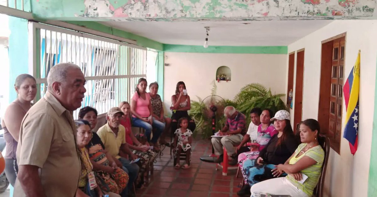 anthonyr_ve's tweet photo. La tarde de hoy estuvimos juramentando una red popular @RedesVP en cumboto 2, parroquia Goaigoaza.

Seguimos empeñados en conquistar #LaMejorVenezuela de la mano de nuestro hermano  @freddysuperlano 🇻🇪

La lucha es #HastaLograrlo 🙌🏽🚀

@VoluntadPopular https://t.co/7XgMPpsHm9