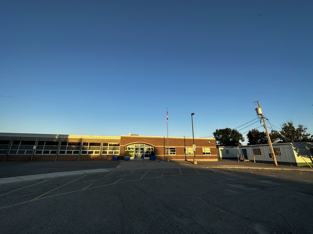We were thrilled to welcome (back) our students and families at <a href="/CHPSYRDSB/">Crosby Heights P.S.</a> today!! It was a hot one but we survived!  Please remind your child to bring a water bottle and dress appropriately for the warm weather tomorrow! A few more “summer like” days ahead!!