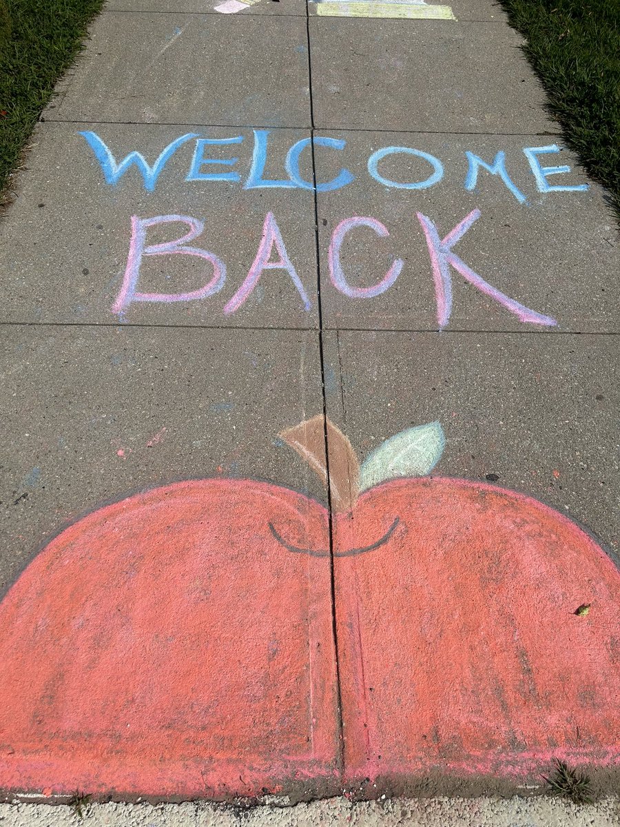AmyHubertus's tweet photo. Great start to the year at Peace Dale Elementary School! Thank you to our fantastic Peace Dale PTO for creating an amazing welcome to all our staff and students. @SKSchoolDept https://t.co/AlESsQ1roY