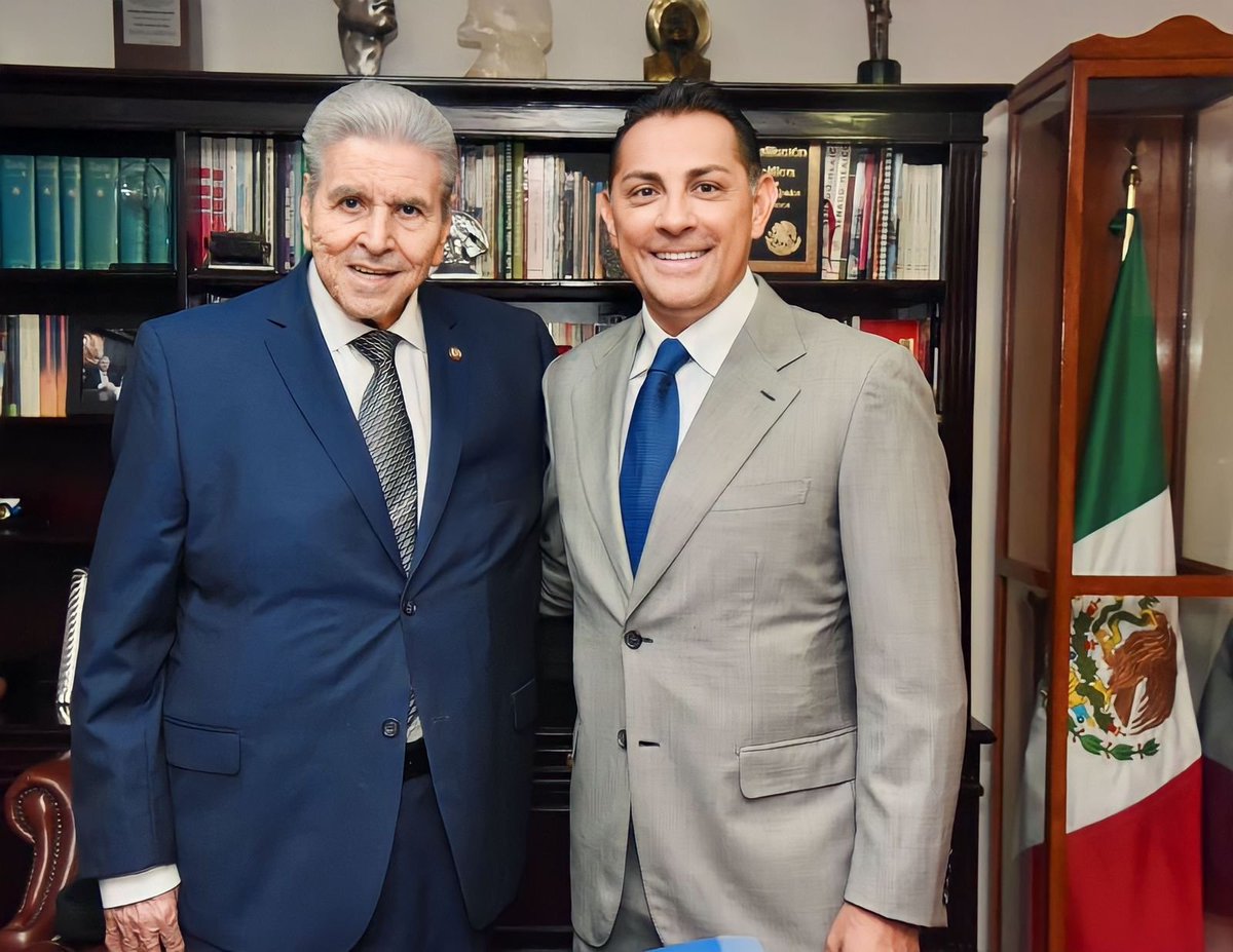 CTM_MX's tweet photo. Nuestro Secretario General, el Senador @CarlosAceves_ del Olmo, sostuvo diversas reuniones con integrantes del Comité Nacional. El compromiso es claro: seguir fortaleciendo la labor sindical cetemista en pro de la defensa de los derechos de las y los trabajadores mexicanos.🇲🇽 https://t.co/QOwLcPk7Td