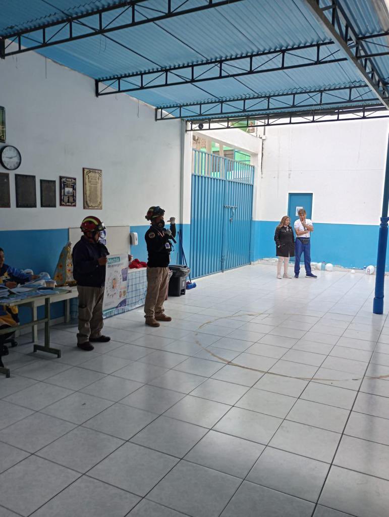 Munimolina's tweet image. #LaMolinaInforma: Por la “Semana de la Educación”, los integrantes del #COED La Molina brindaron una charla informativa del trabajo que realizamos y la importancia de implementar “La mochila para emergencias”, a los alumnos de inicial y primaria de la IEP Viña Alta.