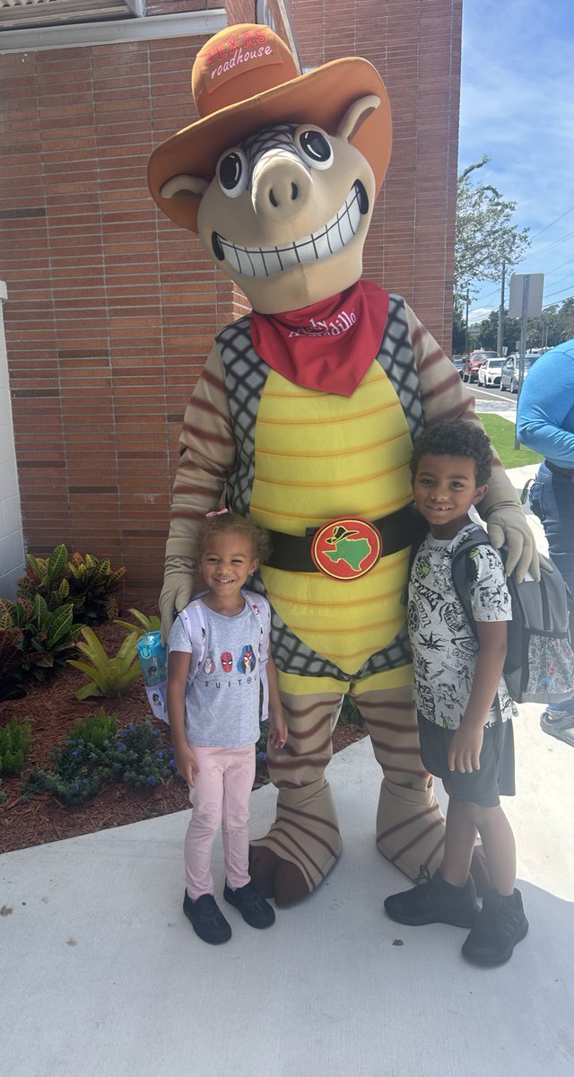 Every first Tuesday of the month visit Texas Roadhouse to help raise 💰 for our 🏫 #yum #texastuesdays <a href="/texasroadhouse/">Texas Roadhouse</a> @gibsontondogs <a href="/TransformHCPS/">HCPS Transformation Network</a>