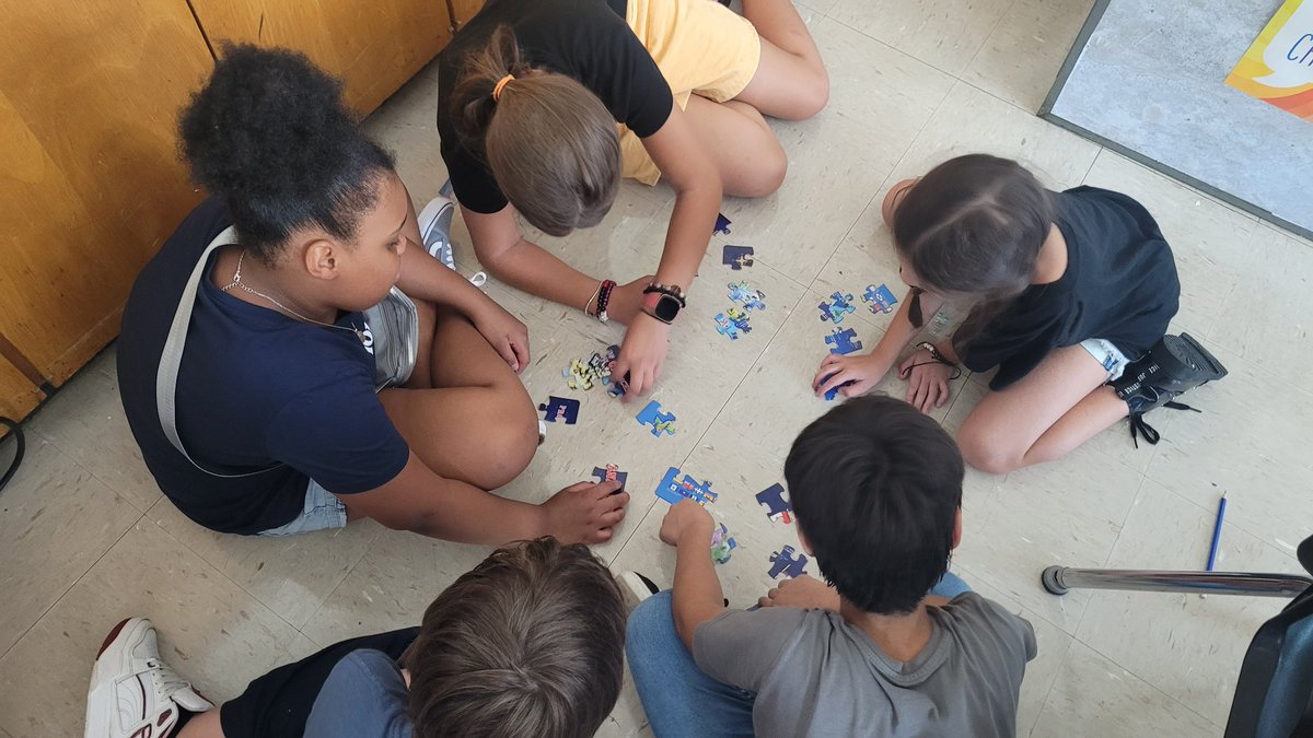 45SQueenVic's tweet photo. A wonderful first day in 5S! Helpful, kind and supportive during our team activities! @QVPSVikings https://t.co/a0CigRuH83