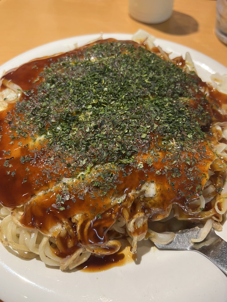 we_factory's tweet photo. ありがとう ごはん

ルーティン化している広島焼き

美味しいお好み焼きだけでなく、店長がいつも気さくに話しかけたりしてくれるので、

そのちょっとした気持ちがとてもありがたいです

お店はいつも（お昼）超満員です https://t.co/gVVfQR90Lg