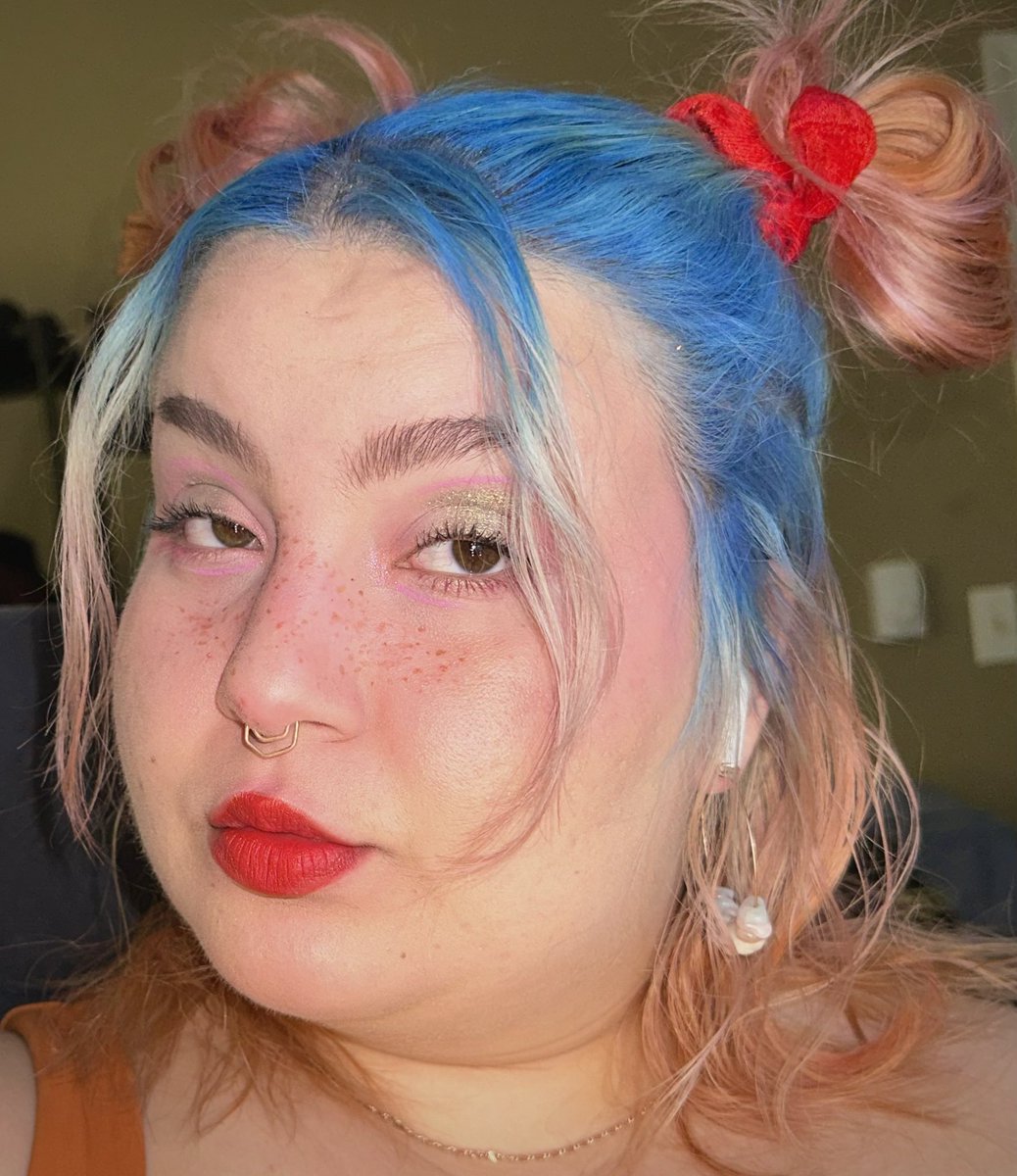 _b_e_a_n__'s tweet photo. ✨🍓✨ 

big thanks to @rarebeauty’s foundation (120c) for making this look very much not suck. oh, and their bronzing stick (bright side), soft pinch blush (lucky), and lip liner (bold). :) https://t.co/comZtOuLX4