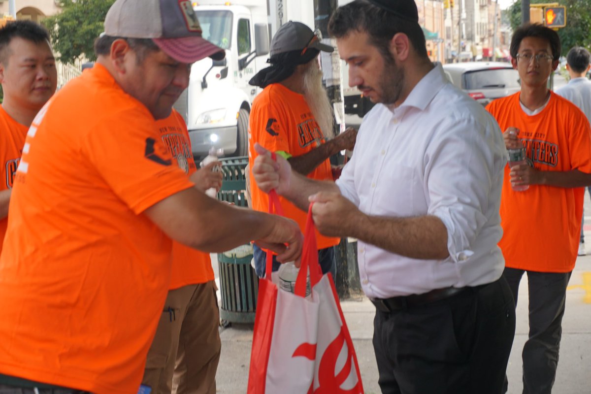 We had a great Day of Action with <a href="/CarpentersNYC/">NYC District Council of Carpenters</a> today in College Point! Carpenters built this city, and I will work to ensure that #AD27 remains a safe, affordable home for everyone.
