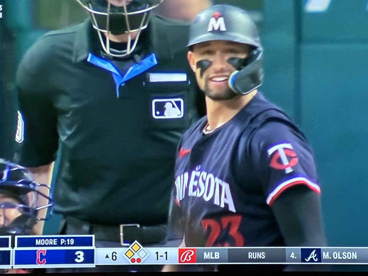 BobCratchitt's tweet photo. Get home from a great night out with ⁦@BBoerboom⁩  and ⁦@AReddingDPM⁩ and the Twins are finally on my TV. https://t.co/W9Ejyik9yr