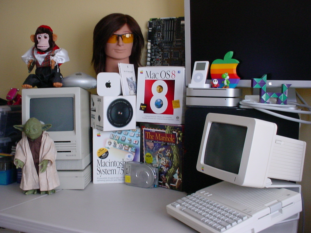 GarthBeagle's tweet photo. #sony #mavica #fd200
#retrocomputing #floppyphotography
#ipod #apple #appleiiforever
#yoshi #shyguymario #yoda #david https://t.co/loCuS6bWlU